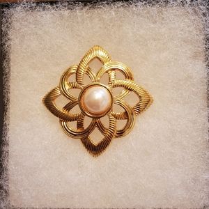 Vintage Gold Tone Intricate Celtic Pearl Brooch